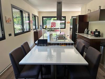 Maison - 257 m² - 7 pièces