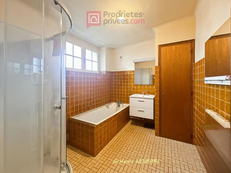 Maison - 228 m² - 9 pièces