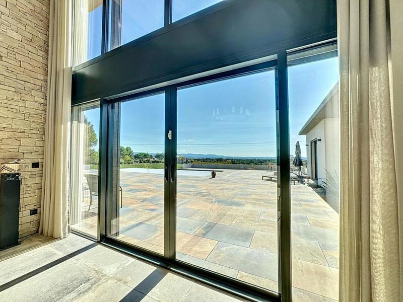 Maison - 300 m² - 8 pièces