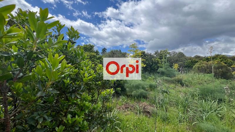 Terrain constructible - 1 764 m²