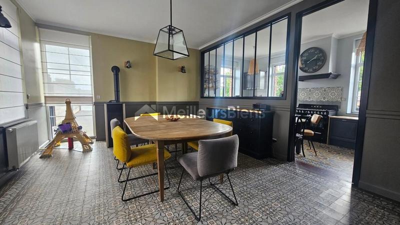 Maison - 227 m² - 9 pièces