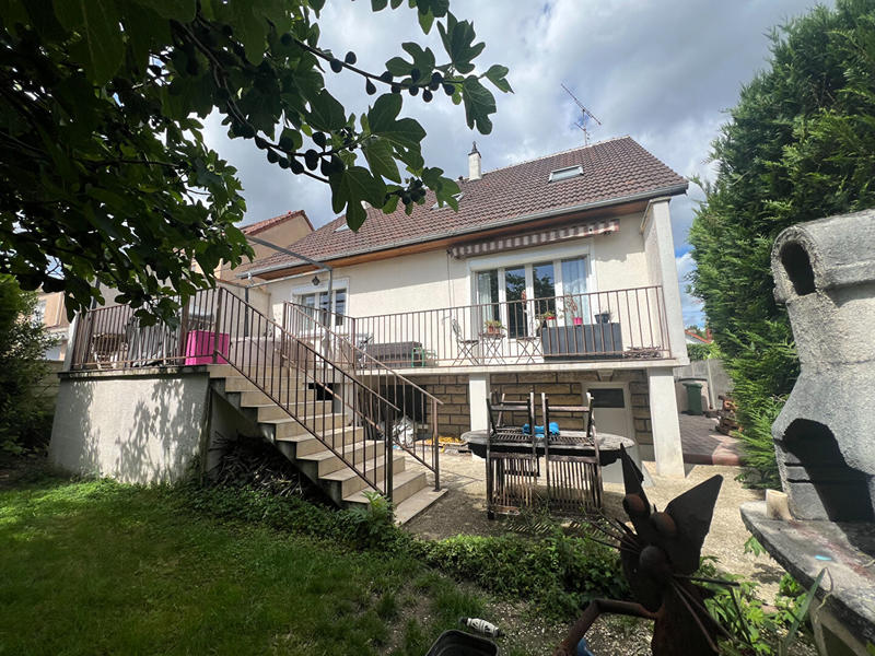 Maison - 140 m² - 8 pièces