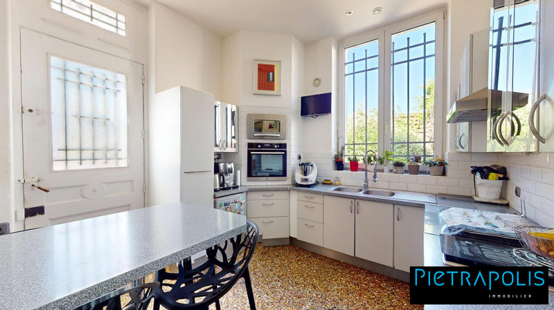 Maison - 251 m² - 9 pièces