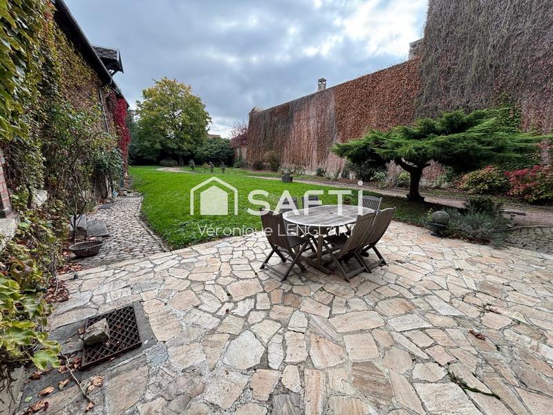 Maison - 353 m² - 10 pièces