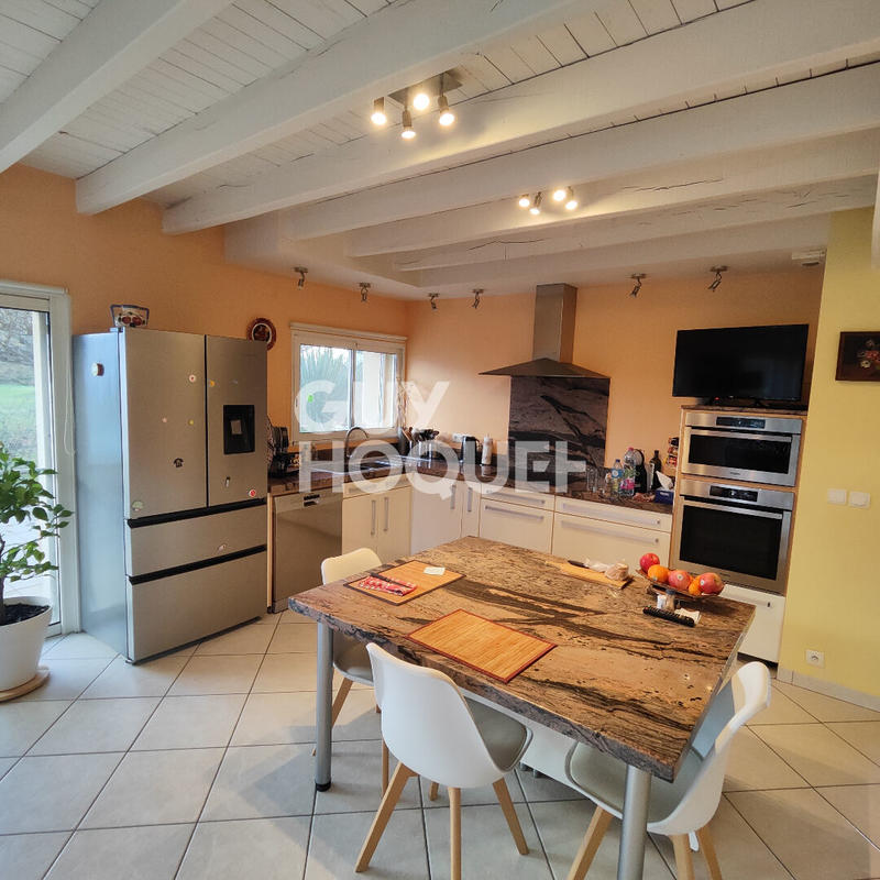 Maison - 232 m² - 11 pièces