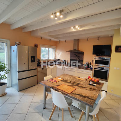 Maison - 232 m² - 11 pièces