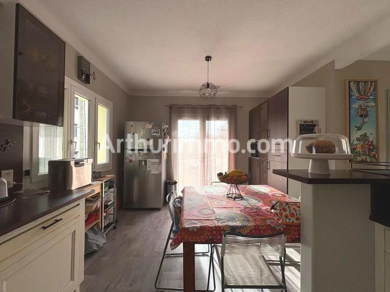 Maison - 210 m² - 8 pièces