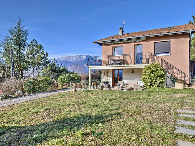 Maison - 200 m² - 7 pièces