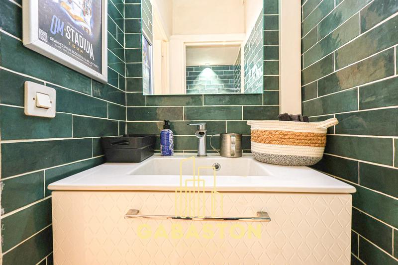 Fonds de commerce - Magasins - 65 m²