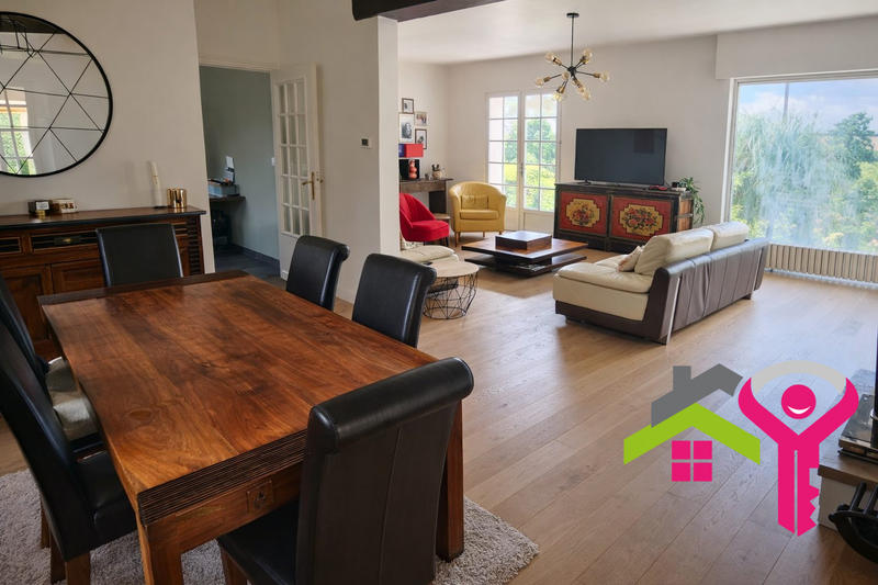 Maison - 250 m² - 7 pièces