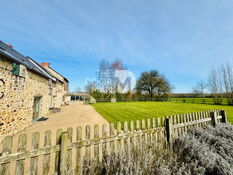 Propriété - 580 m² - 17 pièces