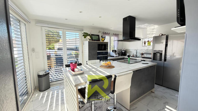 Maison - 93 m² - 4 pièces