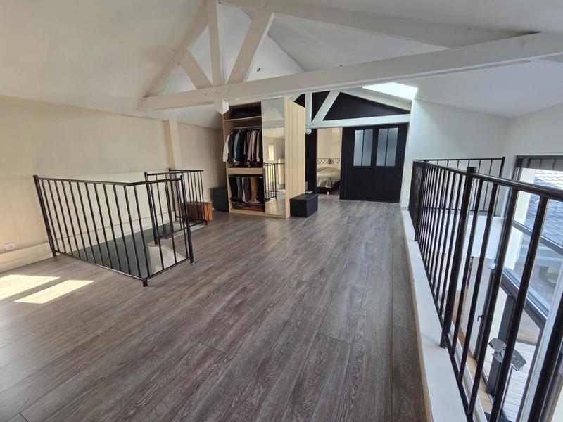 Maison - 215 m² - 10 pièces