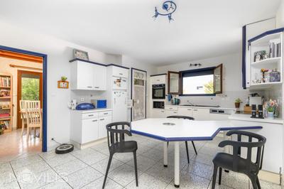 Maison - 215 m² - 9 pièces