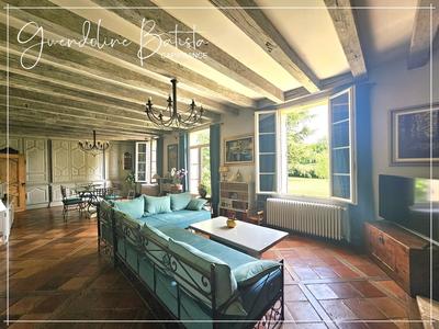 Maison en pierre - 306 m² - 11 pièces