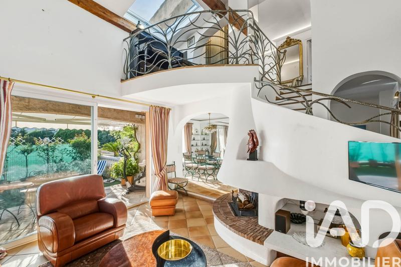 Maison de ville - 207 m² - 7 pièces
