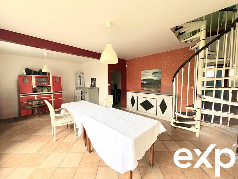 Maison - 140 m² - 8 pièces