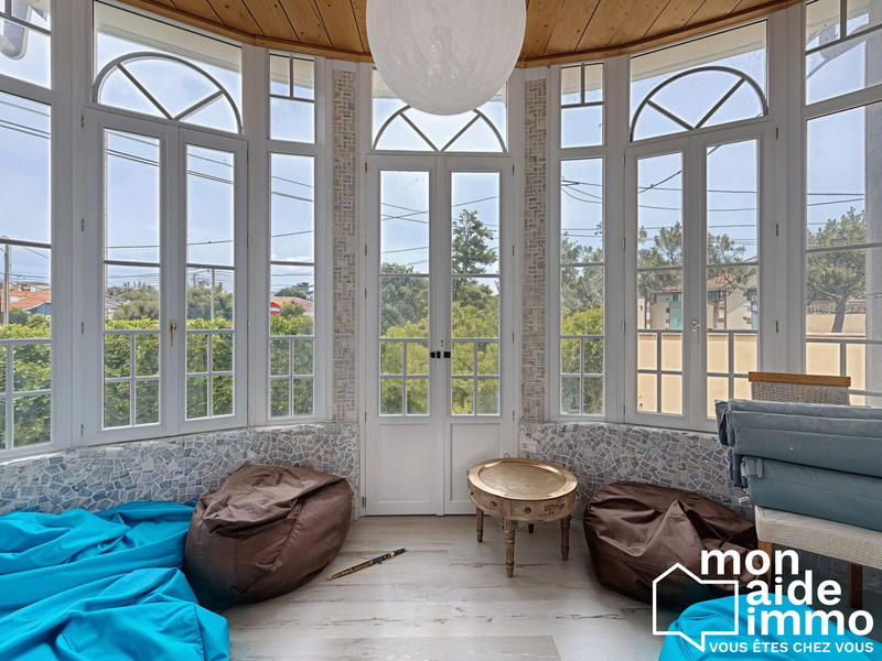 Maison - 220 m² - 6 pièces