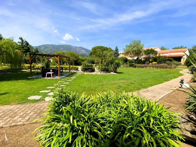 Maison traditionnelle - 313 m² - 11 pièces