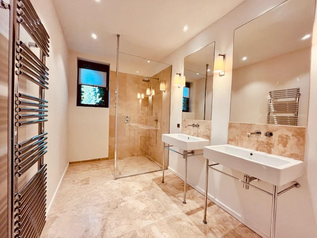 Maison - 385 m² - 8 pièces