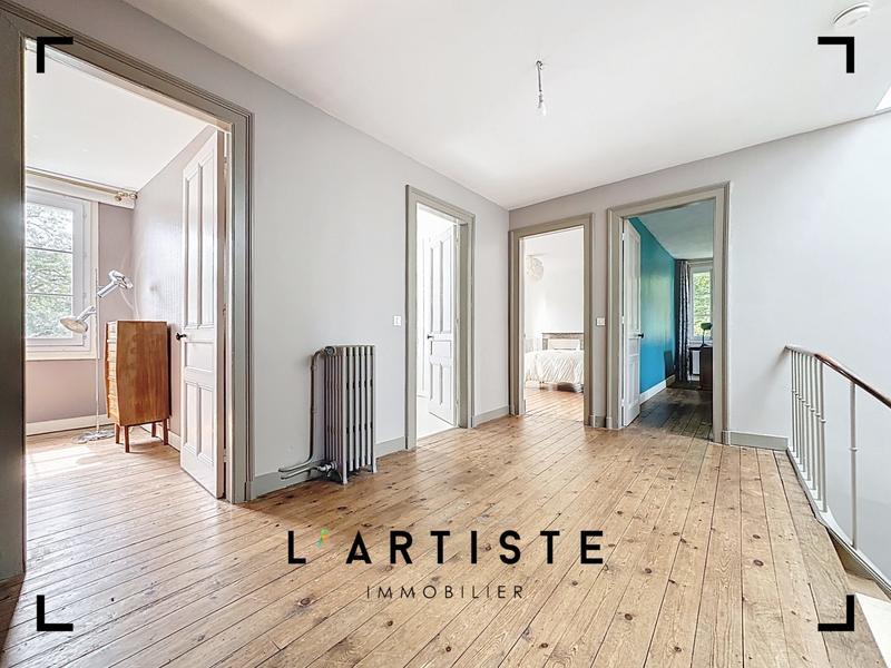 Maison - 353 m² - 11 pièces