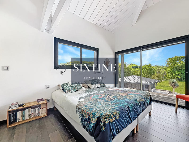 Maison contemporaine - 254 m² - 7 pièces