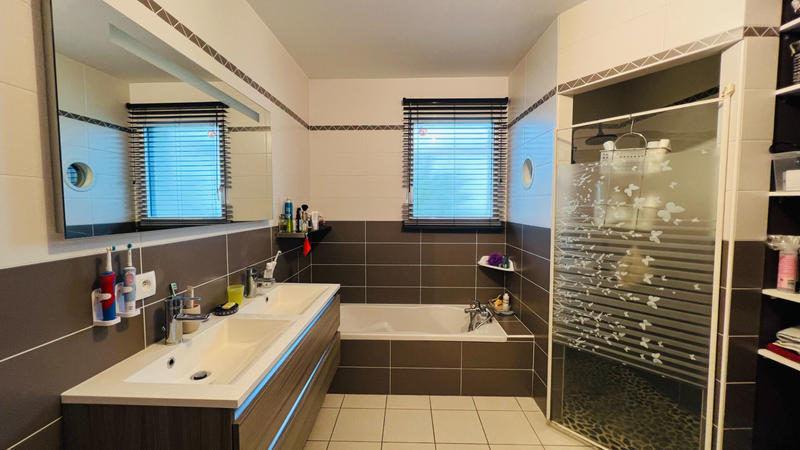 Maison - 137 m² - 5 pièces