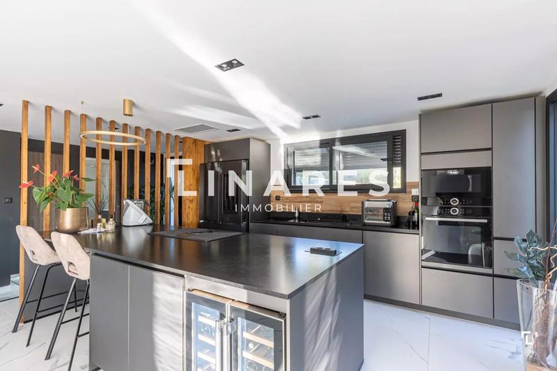 Villa - 242 m² - 5 pièces