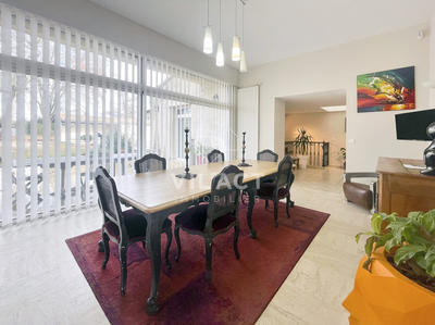 Maison - 330 m² - 9 pièces