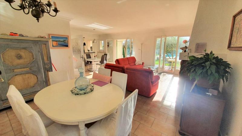 Villa - 227 m² - 6 pièces