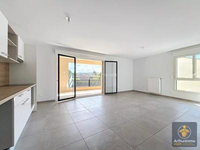 Appartement - 83 m² - 4 pièces