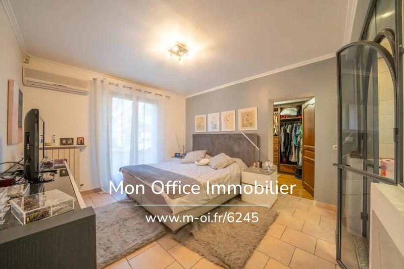 Maison - 233 m² - 7 pièces