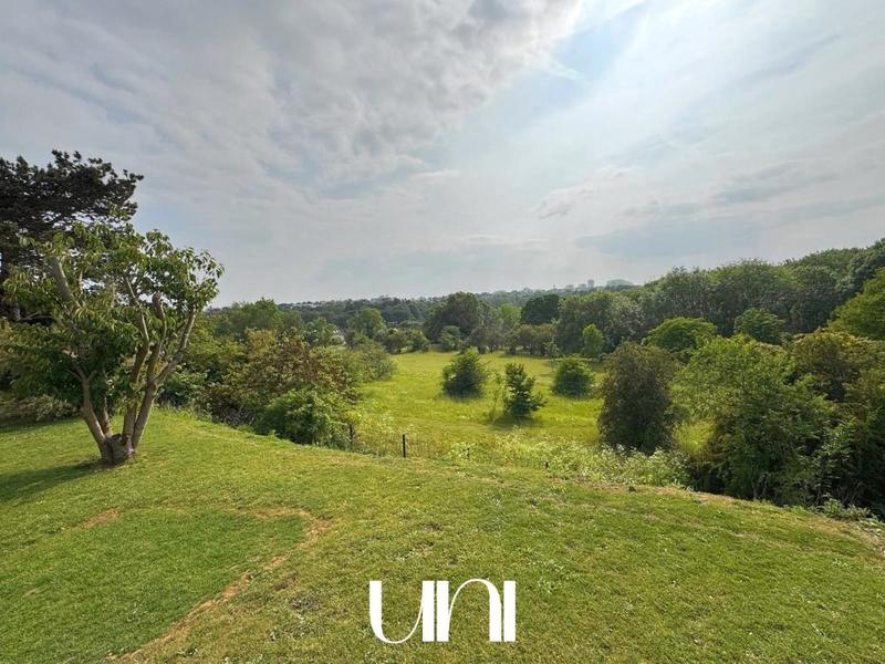 Maison - 260 m² - 6 pièces