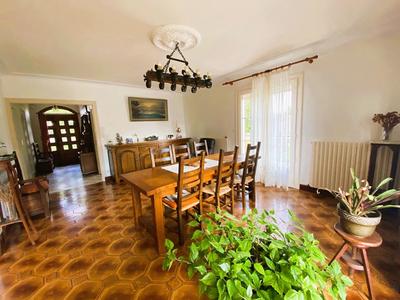 Maison - 223 m² - 6 pièces
