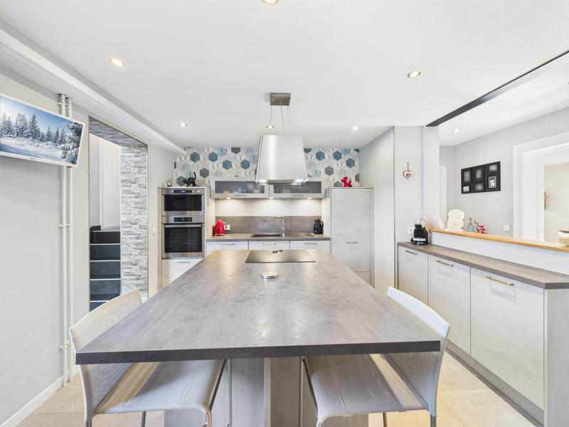 Maison - 202 m² - 5 pièces