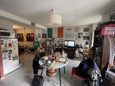 Immeuble - 214 m² - 6 pièces