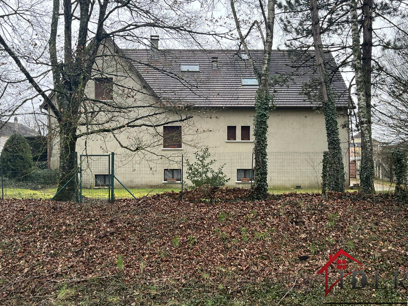 Maison - 230 m² - 7 pièces