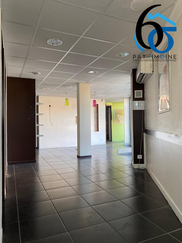 Local commercial - 101 m²