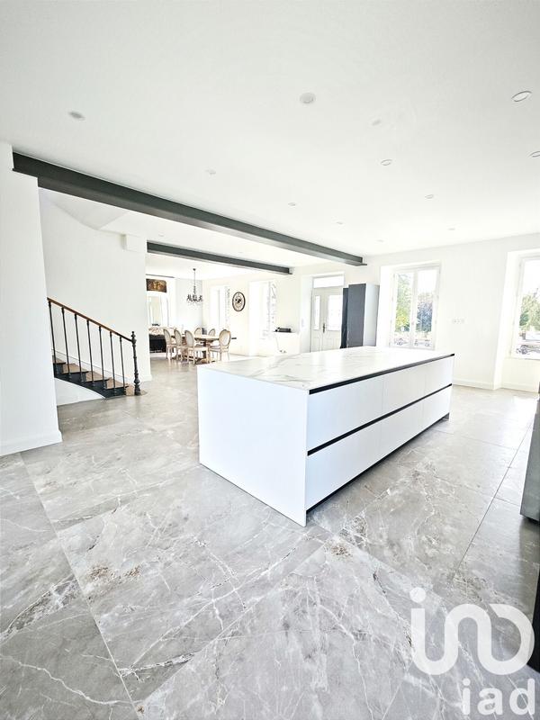 Château - 215 m² - 6 pièces