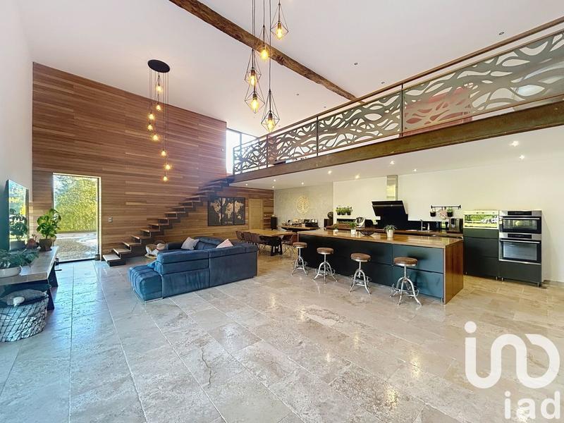 Maison - 261 m² - 6 pièces