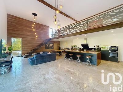 Maison - 261 m² - 6 pièces