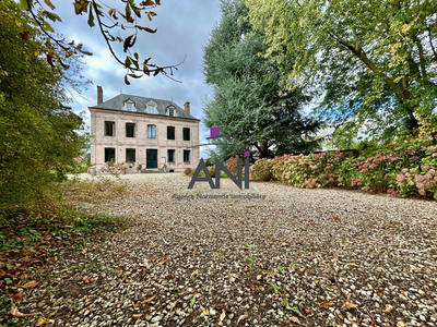 Maison - 205 m² - 9 pièces