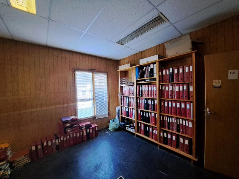 Local d'activité / Entrepôt - 2 161 m² - 3 pièces