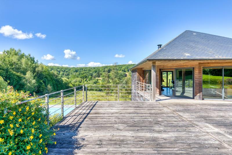 Maison contemporaine - 261 m² - 7 pièces