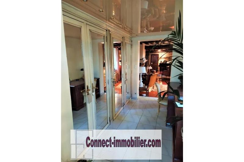 Maison - 248 m² - 8 pièces