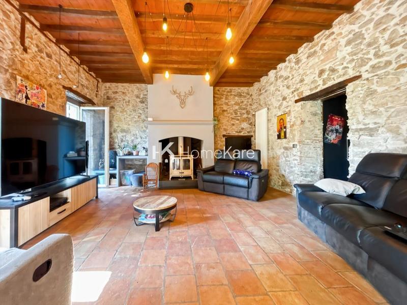 Maison - 360 m² - 7 pièces