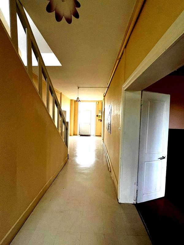 Maison - 230 m² - 8 pièces