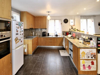 Maison - 184 m² - 9 pièces