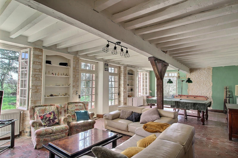 Demeure - 236 m² - 11 pièces