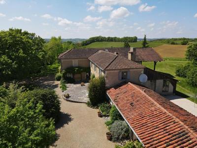 Maison - 394 m² - 10 pièces